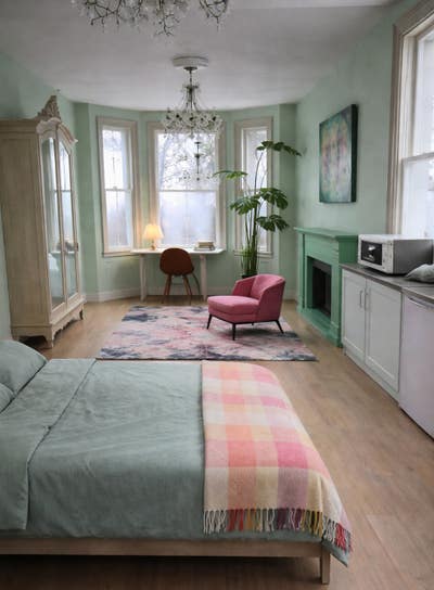 Beautiful  Room + Private Bathroom Available Main Photo