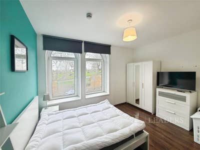 Double En-Suite Room Available Now Main Photo