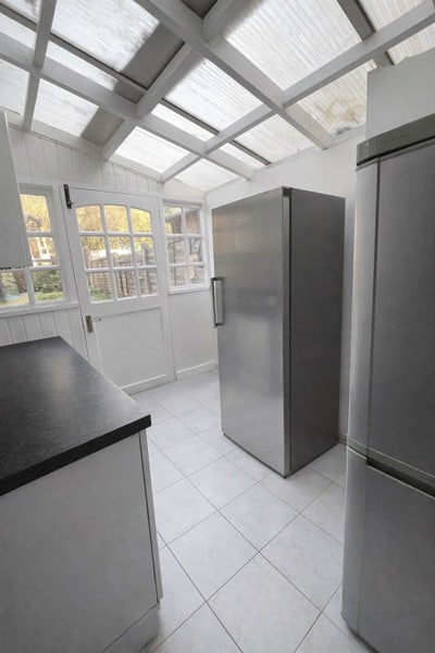 Room available now Main Photo