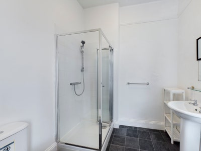 Centrally Located Spacious 15 Bedroom Houseshare Main Photo