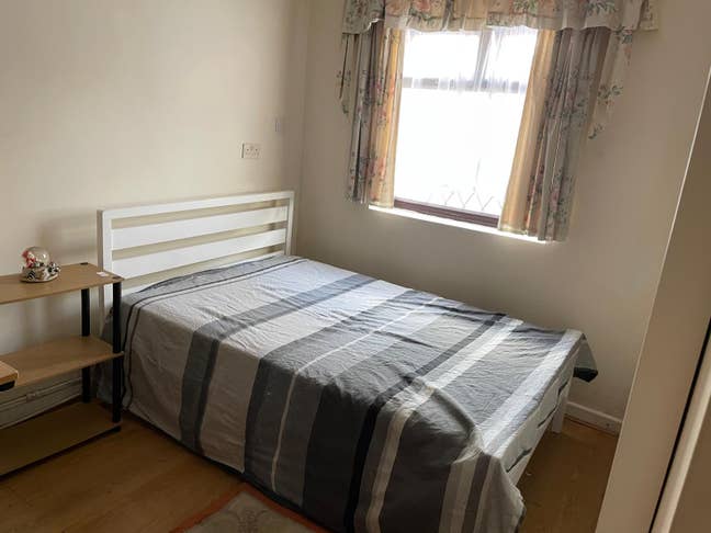 Bright and Airy Bedroom - All Bills Inclusive Main Photo