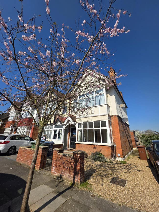 2 Bed Ground Floor Flat in Converted Period House  Main Photo