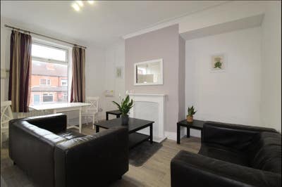 A well presented two bed room house in Kirkstall Main Photo