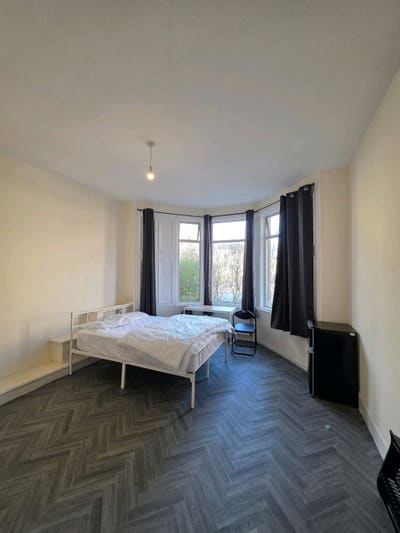 Cozy double room for females Main Photo