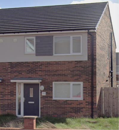 Well presented 2 bed house, with garden & parking Main Photo