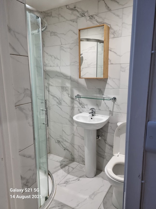 Modern En-suite Room on Mill Road Main Photo