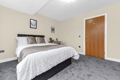 Lovely room in newly renovated house!  Main Photo