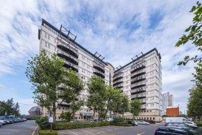 Spacious Double Room | Stylish Flat w/ Gym & Conc Main Photo