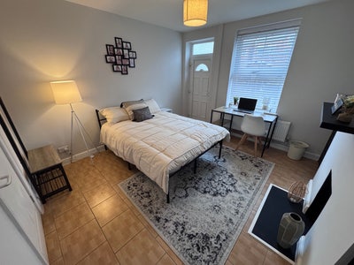  Spacious Ground floor Double bedroom  Main Photo