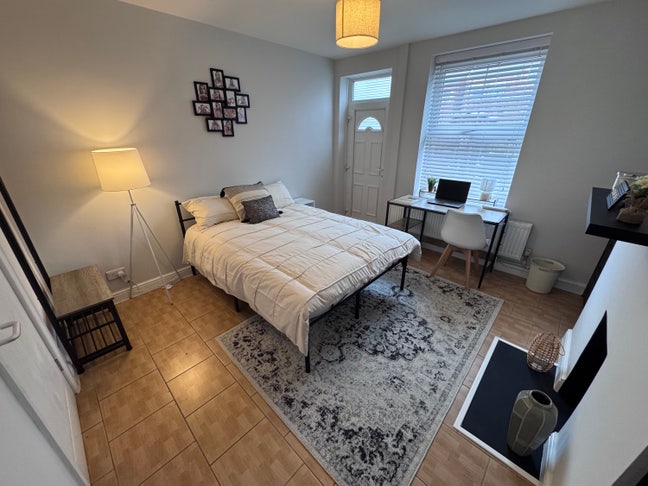  Spacious Ground floor Double bedroom  Main Photo