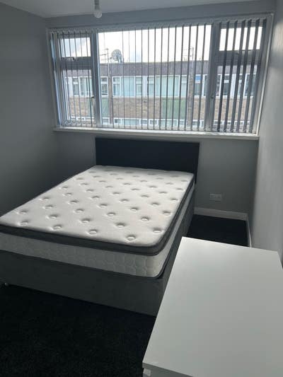 Recently Refurbished 2 Bed Flat Main Photo