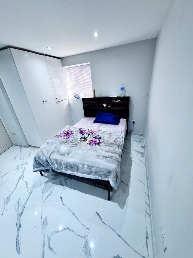 Room separated with separate entrance  Main Photo