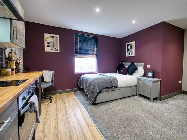 Studio-Style Room, Bills Inc. — Town Centre Main Photo