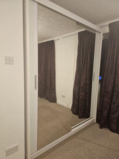 One double bedroom furnished for couple no kids, 2 Main Photo