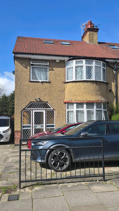 Spacious Double En-suite  room ( HA12JX) Main Photo