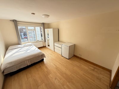 Spacious 1bed Studio in Grays Main Photo