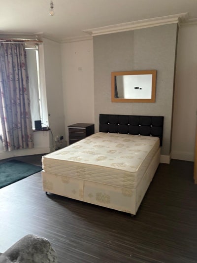 Double Room. High spec. Ilford Main Photo