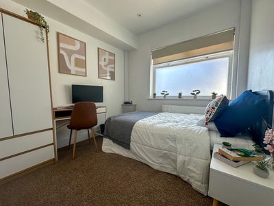 ✨ Double Room with Private off-suite Bathroom 💫   Main Photo