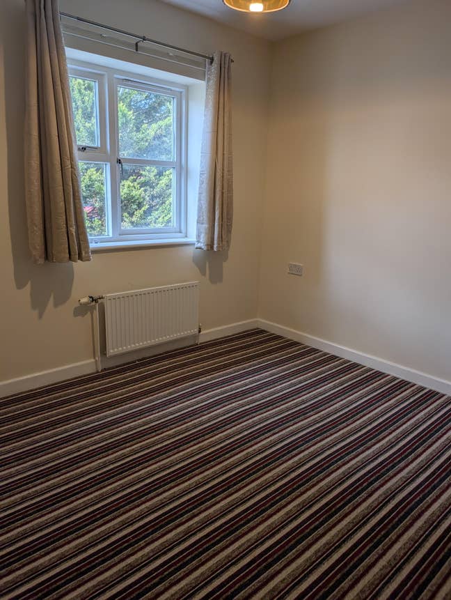 Comfortable Double Room with parking - &pound;150/week Main Photo