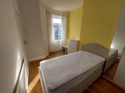 Cosy room close to Manchester City Centre Main Photo