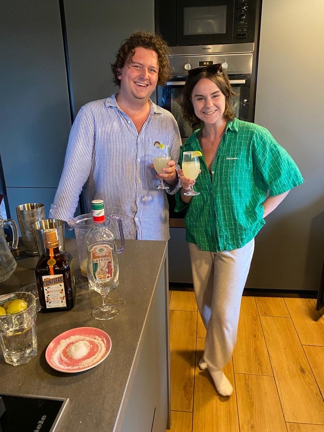 Easygoing creative professional, homely vibes :) Main Photo