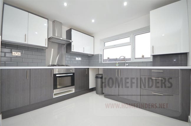 A Spacious 1 Bedroom Flat Located in Stratford  Main Photo