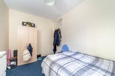 Fulham room with high ceilings in mansion block Main Photo