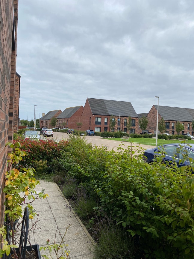 2 beds a modern fully furnished flat  Main Photo