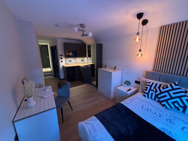 💫Modern Brand New HMO - Fletton Avenue💫  Main Photo