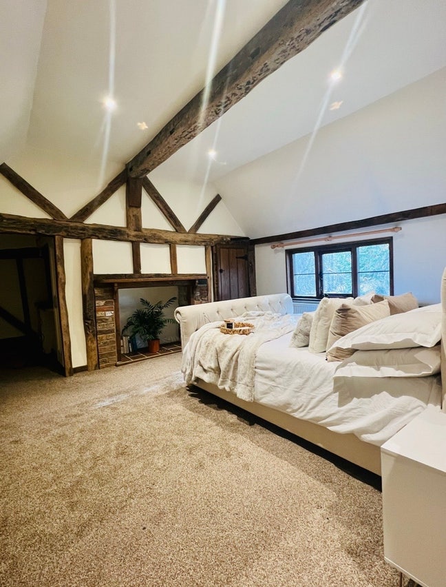 Large Double room in an amazing property  Main Photo