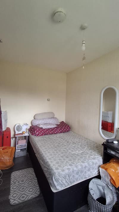 Single Room Available &pound;350 Main Photo