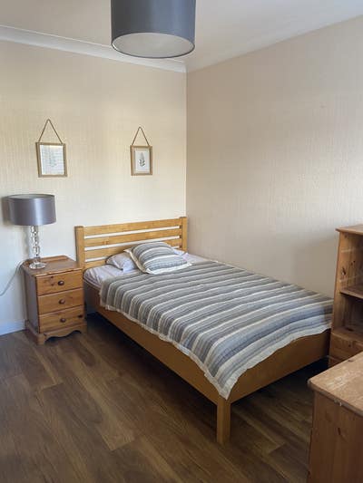  Room in 3 bed friendly house available  Main Photo