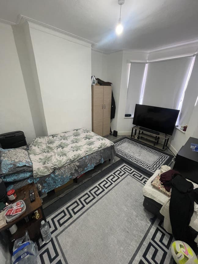 Double bedroom - 7 mins walk to Overground Main Photo