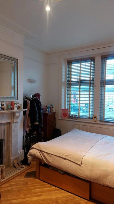 Lovely Large Double Room in House Share Main Photo