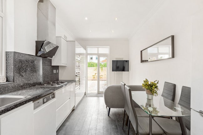 😍All-Fem|2 Rooms|2 Min Walk To Piccadilly line🚆 Main Photo