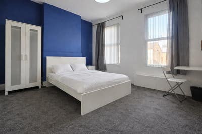 1 Double Room for a Great Price in L6! Main Photo