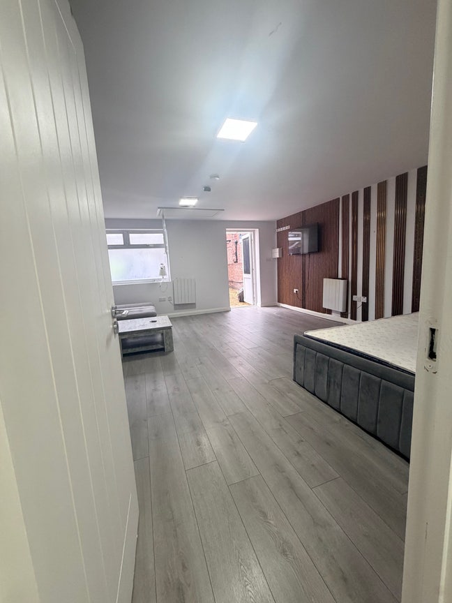 Large double studio room Main Photo