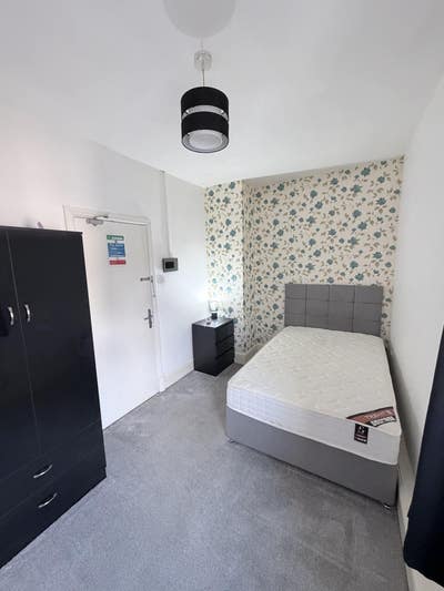 Double room to let  Main Photo