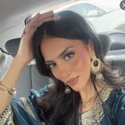 I am a professional female aged 23. I am look... Main Photo