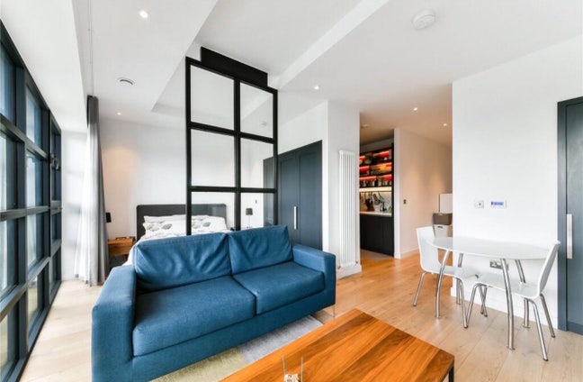 Big studio in london city island Main Photo