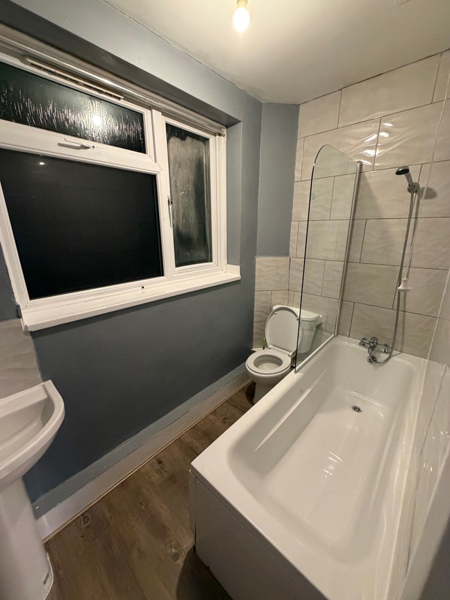 1 Bed Flat - UC + Additional Benefit only Main Photo