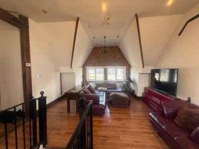 Smart Spacious 3 Bedroom Apartmnt Near City Centre Main Photo