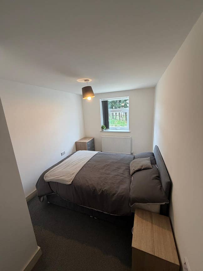 Final Double Ensuite Room - Close to Amazon Main Photo