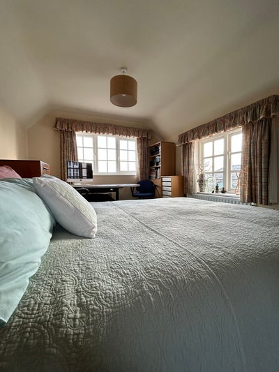 I double (600pm) 1 king (&pound;750pm) inc study areas. Main Photo