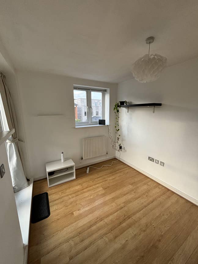 1-Bed Flat with Balcony | Homerton E9 Main Photo