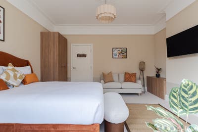 Brand New 1-Bed Serviced Apartments 🤎 CB1 Main Photo