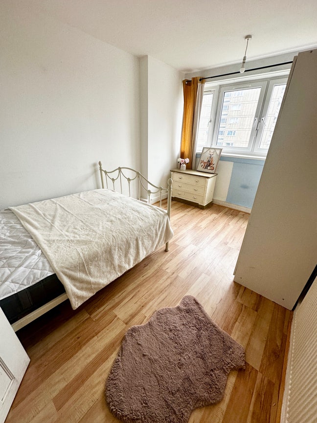 Big  Double Room/ first month only &pound;800 Main Photo