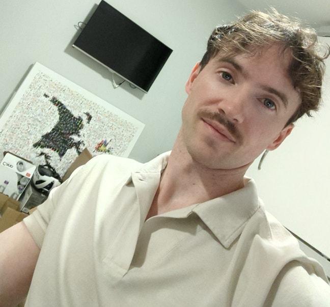 Professional male seeking someone to buddy up with Main Photo