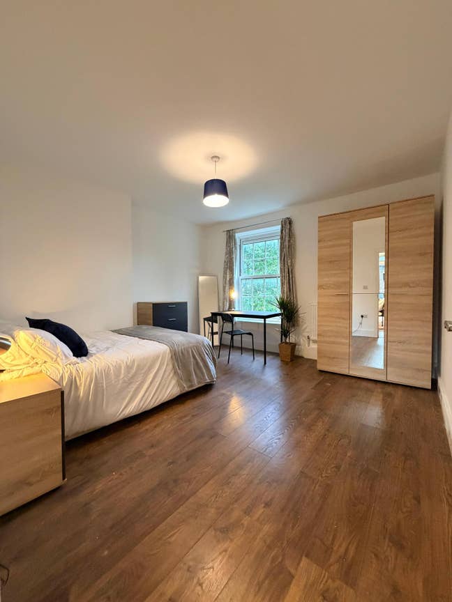 5-Min from Stockwell Station | Huge Room - SW8 Main Photo