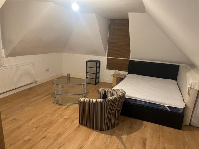 ** Brand New House ** Large En Suite Room ** Main Photo